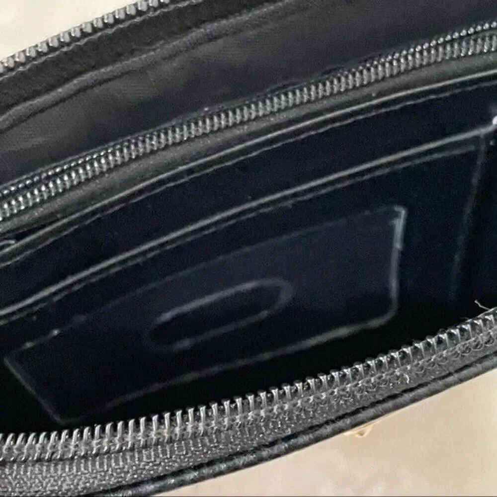 Buxton Black Pebbled Wristlet Wallet Zip Around Clutch Travel Organizer